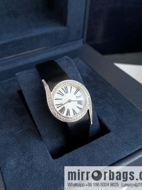 The small 26mm Earl Glitter model is online. Women\'s Diamond Watch from Limelight Gala Collection