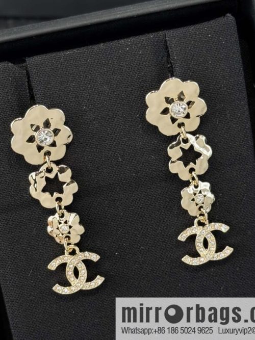 ❗️New ❗️☀️ New ☑️ Chanel C4 double c flower stud earrings ☀️