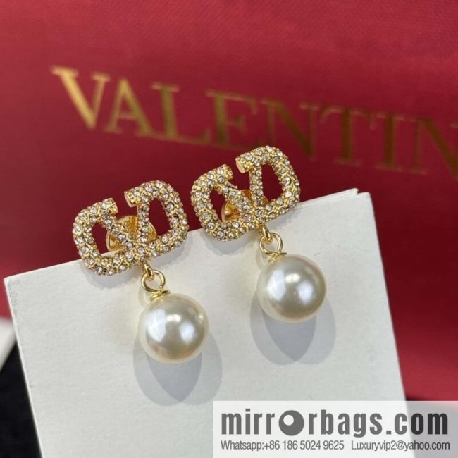 ❗️New ❗️ New ☑️ Valentino brick pearl stud earrings
