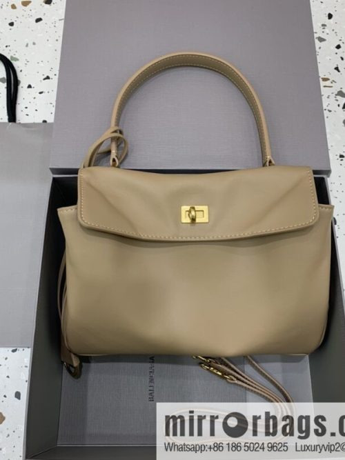🖤[Small apricot gold buckle 】 𝐁𝐀𝐋𝐄𝐍𝐂𝐈𝐀𝐆𝐀 𝐑𝐎𝐃𝐄𝐎 𝐁𝐀𝐆 series handbag model number: 78972