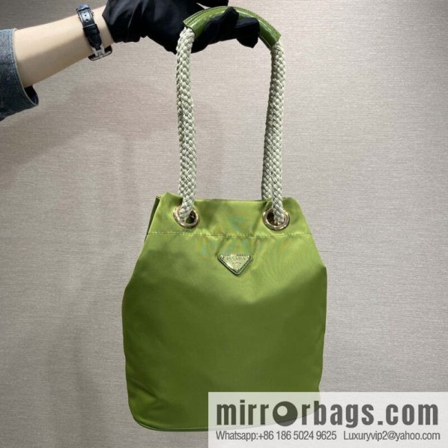 PRADA 🎉 new bucket bag 🎉 1BE082 catwalk model🎉🎉