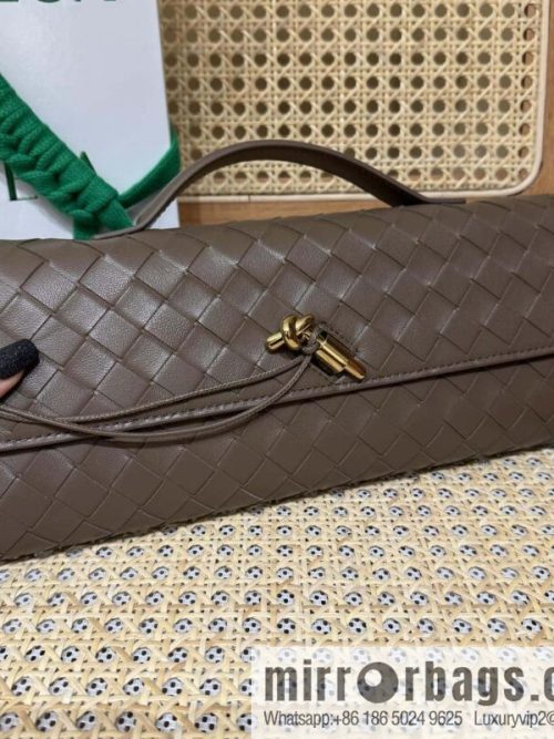 BV Andiamond clutch 741511 pine cone brown