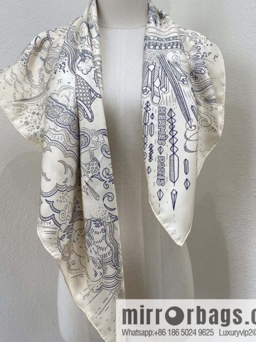 HERMES \"Connecting 90 square towels\"