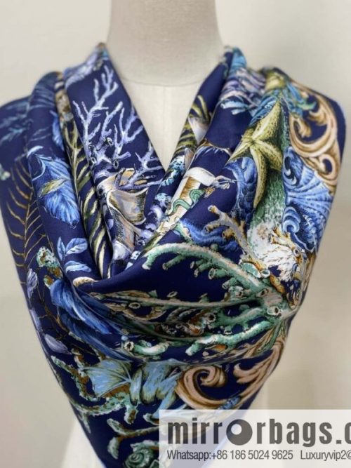 DIOR Early Spring New \"Rue Printed Square Towel\"