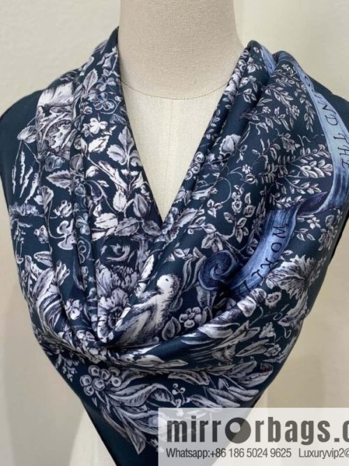 DIOR Early Spring New \"Rue Printed Square Towel\"