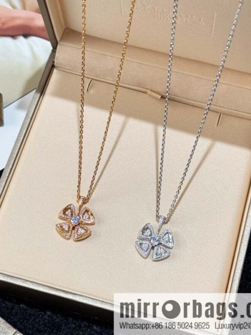BVLGARI FIOREVER series four-leaf clover necklace