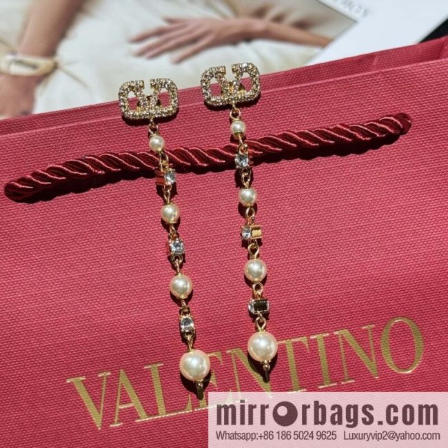 New ☑️ Valentino long fringed pearl stud earrings