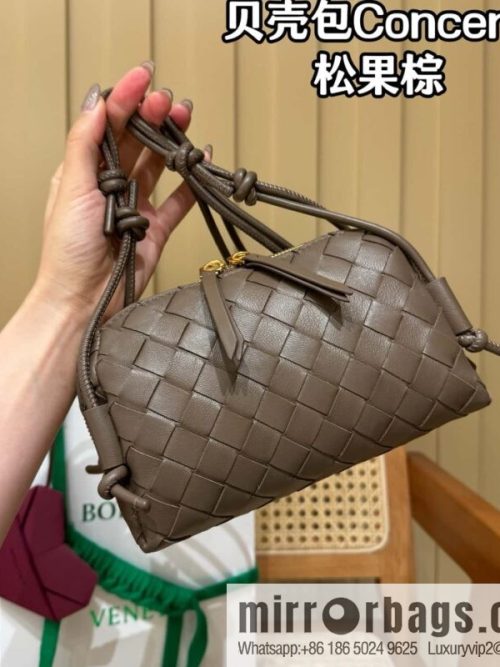 BV Shell Bag Concert 794258 Pine Cones Brown