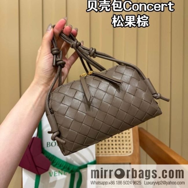 BV Shell Bag Concert 794258 Pine Cones Brown