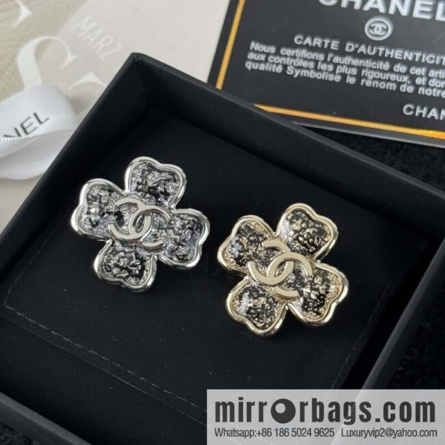 wsxc1741946828378_0-800x800yell4mrbrfb363_20250625093717.jpg ❗️New ❗️☀️ New ☑️ Chanel Double C Clover 🍀 Brooch ☀️