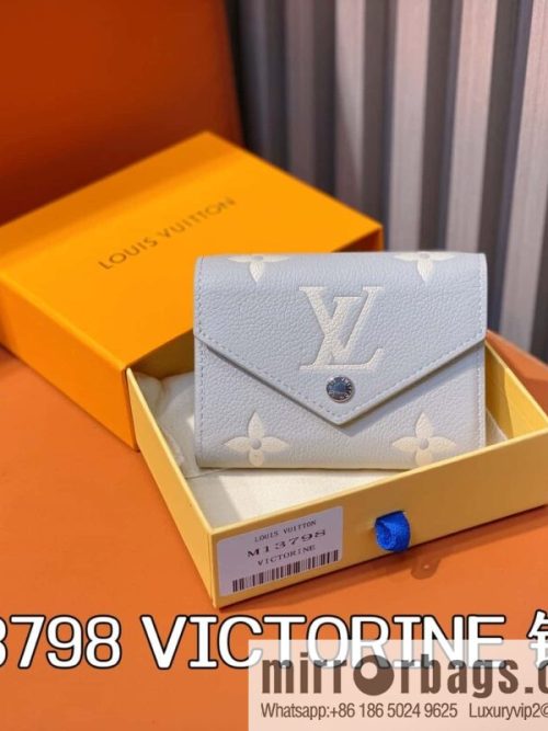 [Original order boutique] M13798 taro purple, full leather three-fold wallet VICTORINE wallet