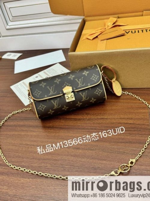 LV M13566 Pochette Camille