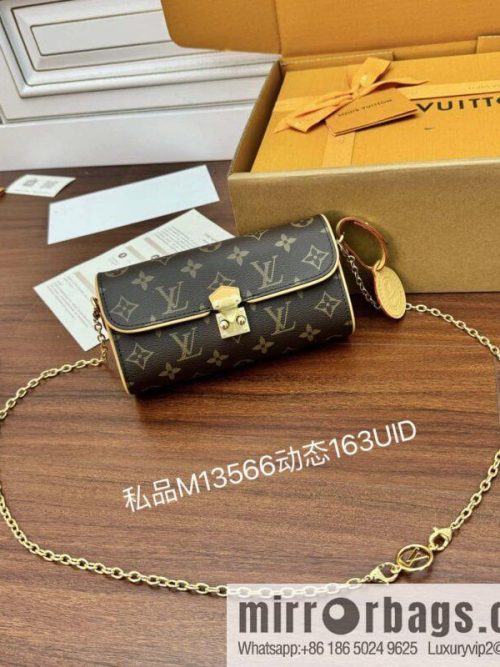 LV M13566 Pochette Camille