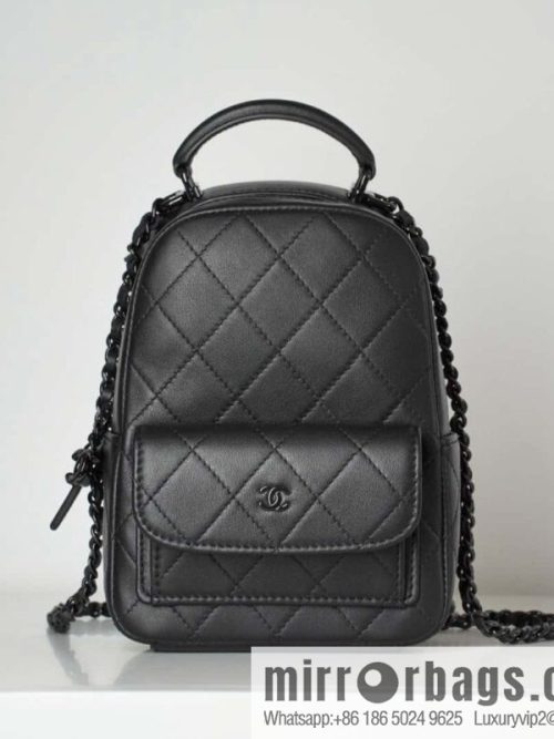 𝐂𝐡𝐚𝐧𝐞𝐥 𝟐𝟓𝐜 𝐬𝐨 𝐛𝐥𝐚𝐜𝐤 𝐦𝐢𝐧𝐢 small schoolbag, all black 🖤 AP3753