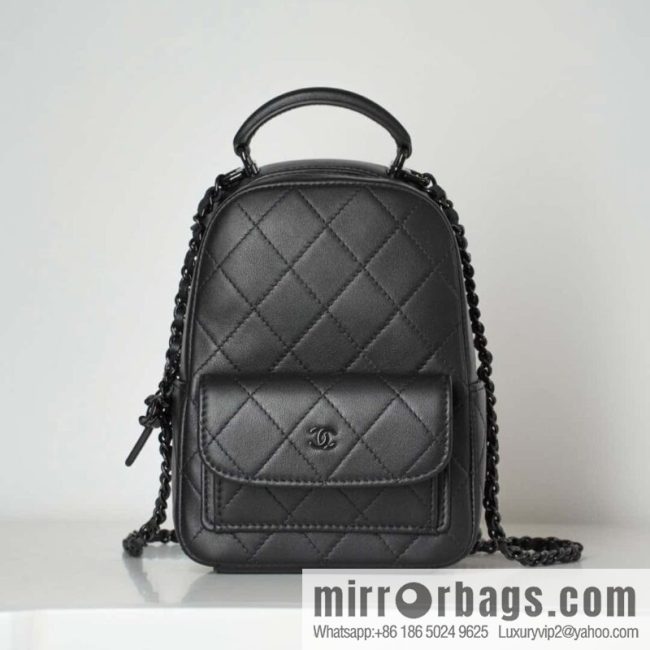 𝐂𝐡𝐚𝐧𝐞𝐥 𝟐𝟓𝐜 𝐬𝐨 𝐛𝐥𝐚𝐜𝐤 𝐦𝐢𝐧𝐢 small schoolbag, all black 🖤 AP3753