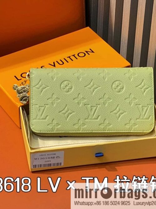 [Original order boutique] M13618 green white color, single zipper wallet LV × TM zipper wallet