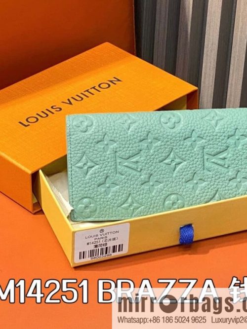 [Original order boutique] M14251 mint green, full leather suit clip BRAZZA wallet