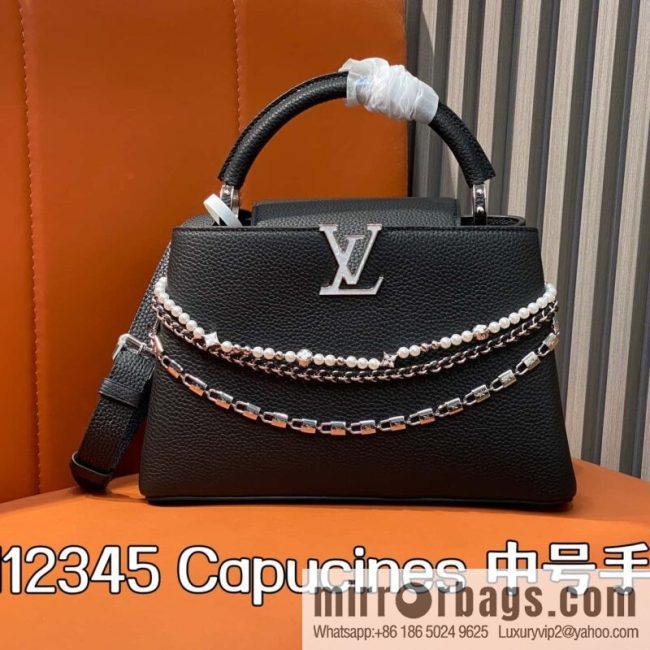 [Boutique‑grade] M12345 black, full leather cap, English style, this Capucines medium handbag.