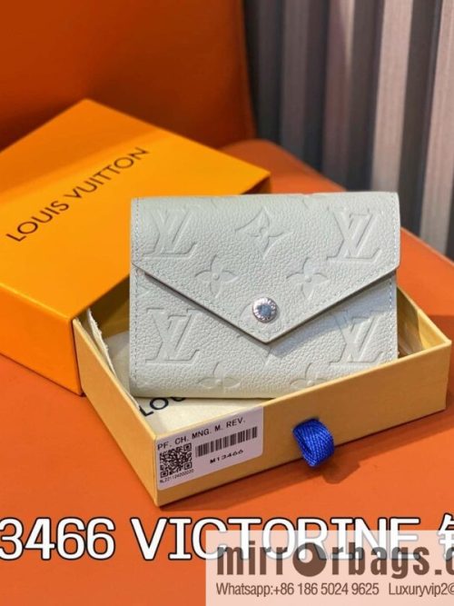 [Original order boutique] M13466 light gray, full leather three-fold wallet VICTORINE wallet