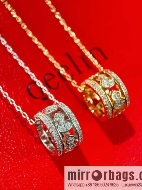 ❗️New ❗️ ☀️ Qeelin Petite Wulu Circle Full Diamond Gourd Necklace ☀️