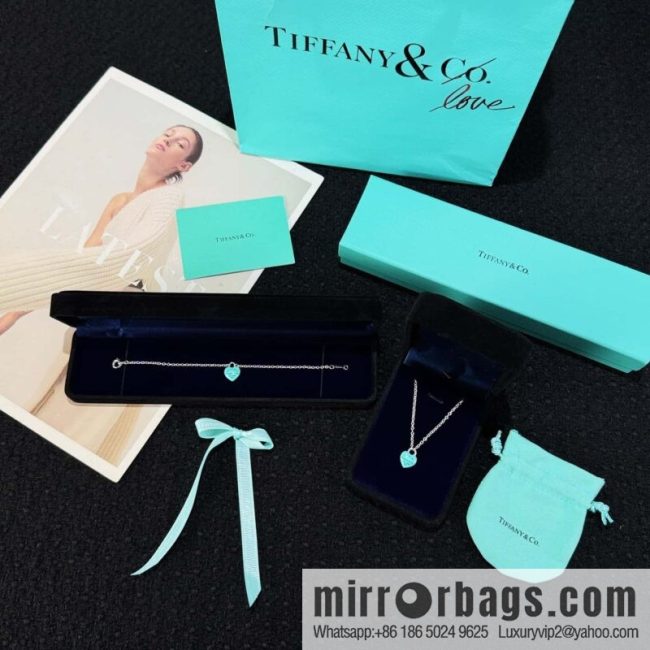 TIFFANY & Co. Tiffany blue peach heart love bracelet, necklace
