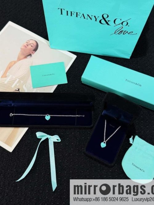 TIFFANY & Co. Tiffany blue peach heart love bracelet, necklace
