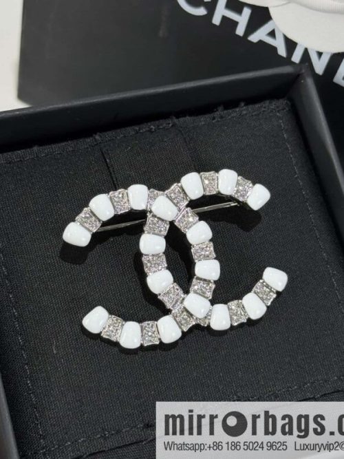 ☀️New ☑️ Chanel Double C Brooch