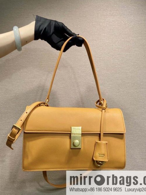 PRADA 🎉 new catwalk model 🎉 1BN023 calfskin 🎉🎉 orange