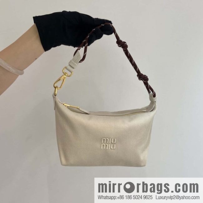 MIUMIU 🎉 new 🎉 5NE841 lunch bag 🎉🎉 white