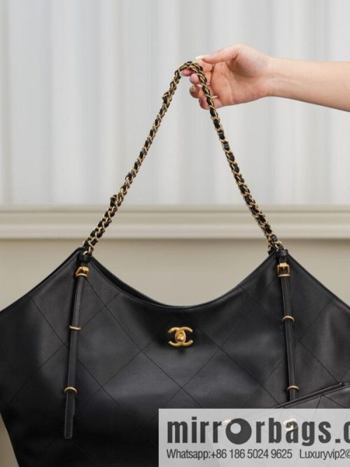 𝐂𝐇𝐀𝐍𝐄𝐋 𝟐𝟓𝐒 𝐆𝐃 same 𝐌𝐀𝐗𝐈 𝐓𝐨𝐭𝐞 black gold 🖤 large AS5463-B20565-94305