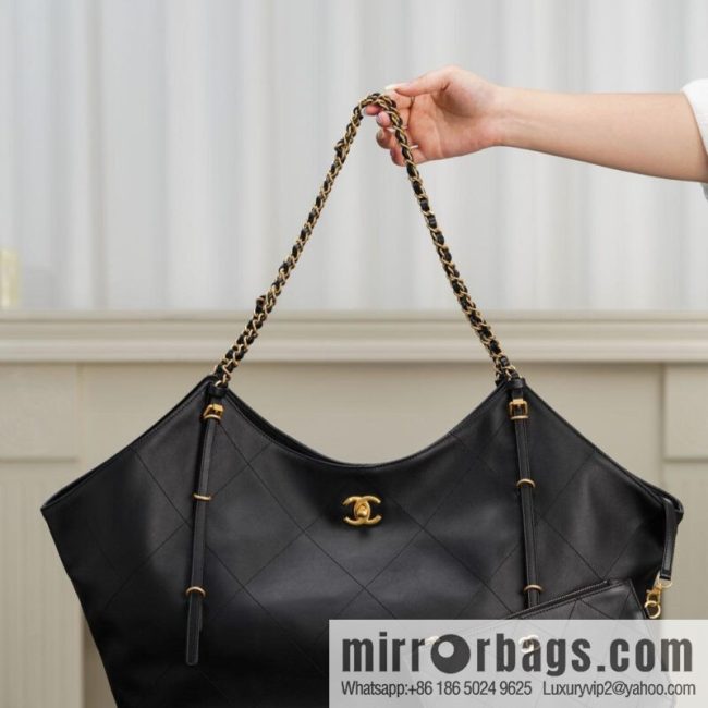 𝐂𝐇𝐀𝐍𝐄𝐋 𝟐𝟓𝐒 𝐆𝐃 same 𝐌𝐀𝐗𝐈 𝐓𝐨𝐭𝐞 black gold 🖤 large AS5463-B20565-94305