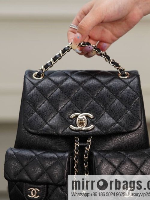 𝗖𝗛𝗔𝗡𝗘𝗟 23P new Duma shoulder, cowhide, medium black 🔛 AS3860