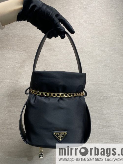 PRADA 🎉 new catwalk model 🎉 1BE088 rich small bucket 🎉🎉 black