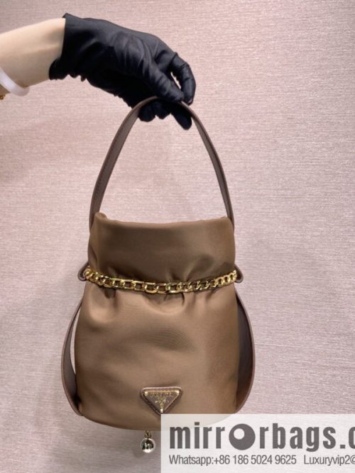 PRADA 🎉 new catwalk model 🎉 1BE088 rich small bucket 🎉🎉 coffee color