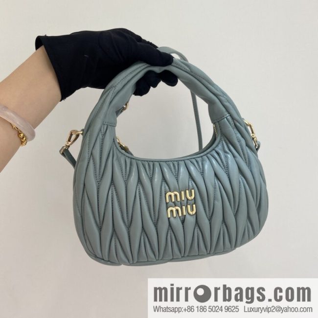 MIUMIU 𝐰𝐚𝐧𝐝𝐞𝐫 𝐡𝐨𝐛𝐨 handbag/messenger bag 5BB125 S 💕💕 haze blue
