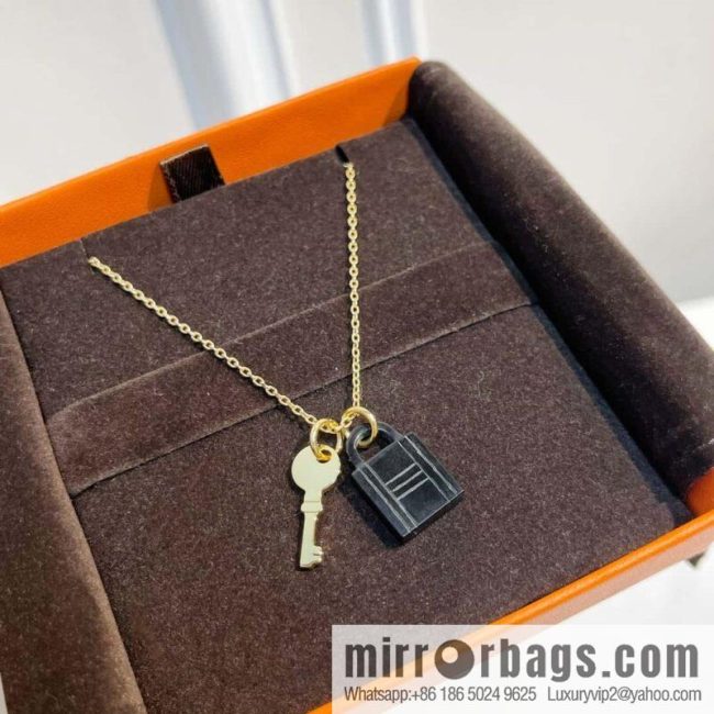 ❗️New ❗️ ☀️ Hermès HERMES Buffalo Horn Amulette Padlock Key Necklace ☀️