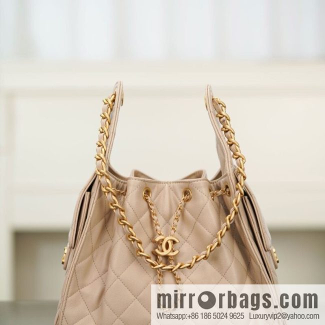 𝐂𝐡𝐚𝐧𝐞𝐥 𝟐𝟓𝐬 𝐬𝐦𝐚𝐥𝐥 𝐡𝐨𝐛𝐨 Drawstring Bucket Bag, Apricot Caviar, Small ✔️ AS5293