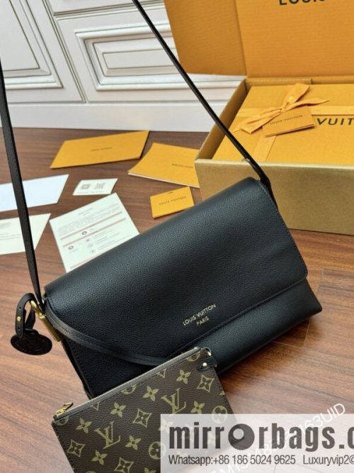 LV M13148 Low Key Messenger