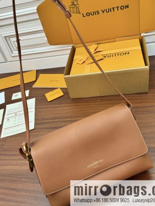LV M13151 Low Key Messenger