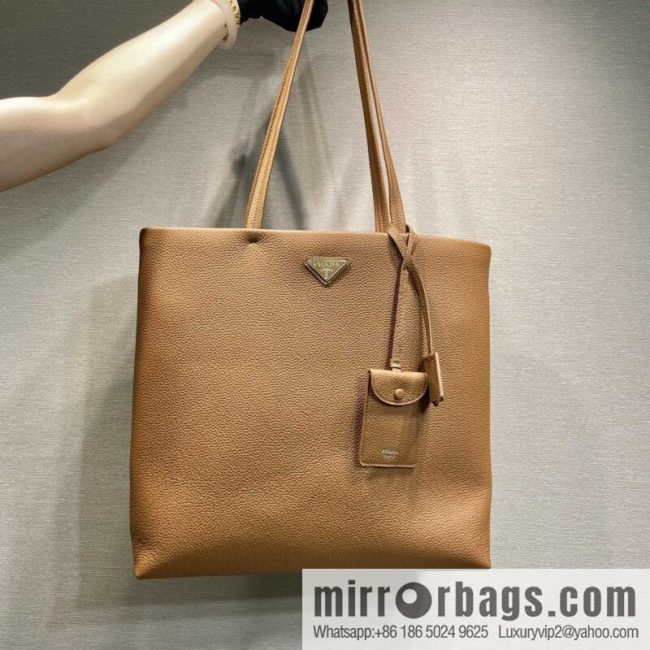 PRADA 🎉 new tote bag 🎉 2VG130 men\'s 🎉🎉 caramel color