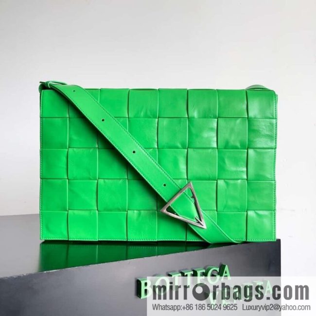 BV Baodie Home B Home, model; 691407 New version CASSETTE triangular buckle oil wax leather, shoulder backpack parrot green - Image 2