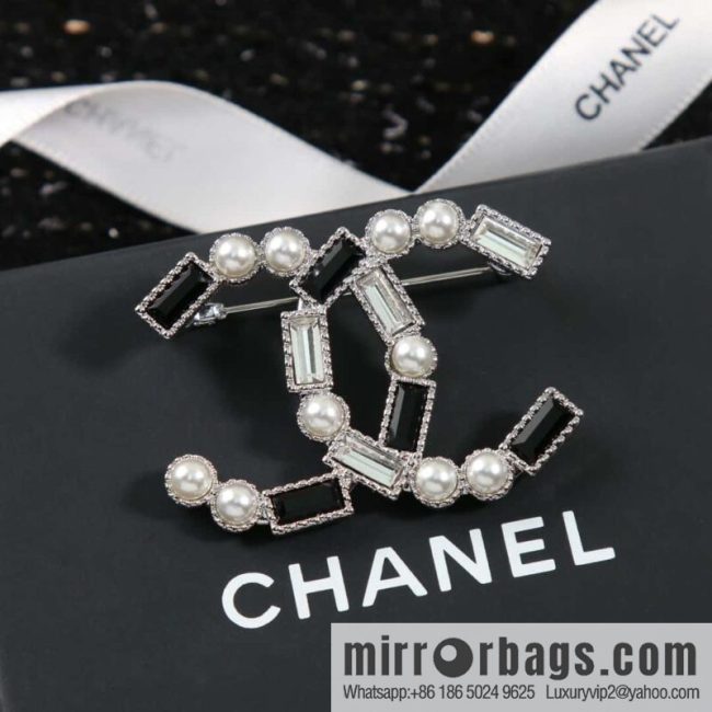 ☀️New ☑️ Chanel Double C Square Black Diamond Brooch ☀️
