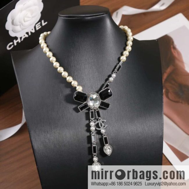 ☀️New ☑️ Chanel pearl bow necklace