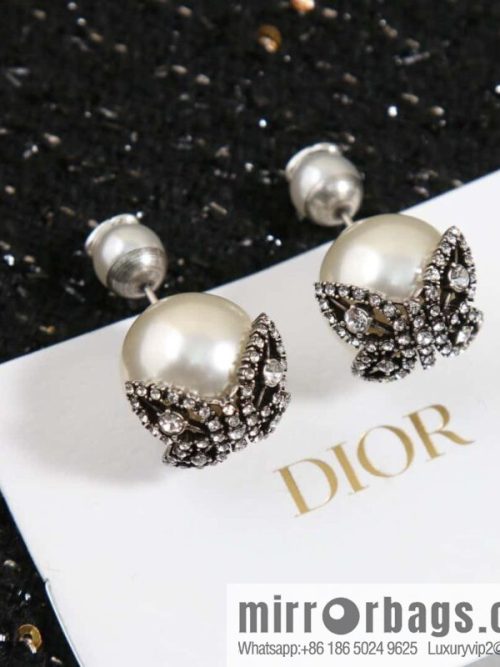 New ☑️ DIOR Dior full diamond butterfly size pearl stud earrings