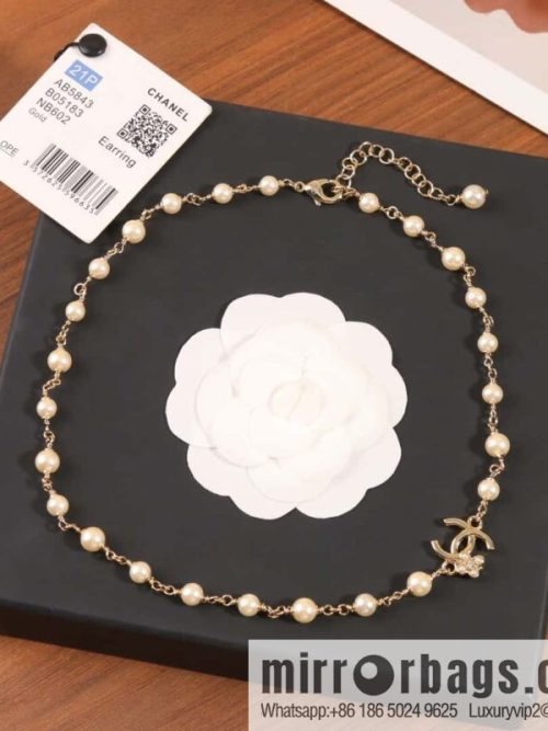 ☀️New ☑️ Chanel Clover Pearl Necklace