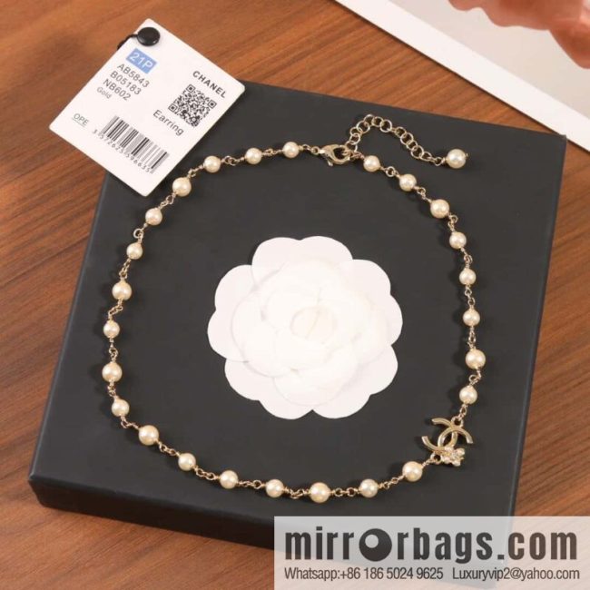 ☀️New ☑️ Chanel Clover Pearl Necklace