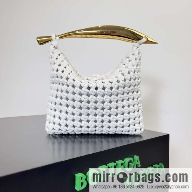 Bv new nappa small sheepskin field character woven sardine woven bag, model; 731166 white
