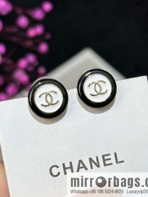 ❗️New ❗️ ☀️ new ☑️ chanel c1 double c black and white round button stud earrings ☀️