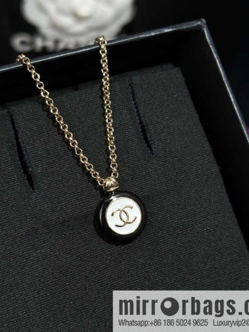 ❗️New ❗️ ☀️ new ☑️ Chanel double c black and white round button necklace ☀️