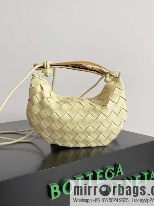 BottegaVeneta Bv spring and summer new mini sardines SARDINE model number: 744267 ice cream color